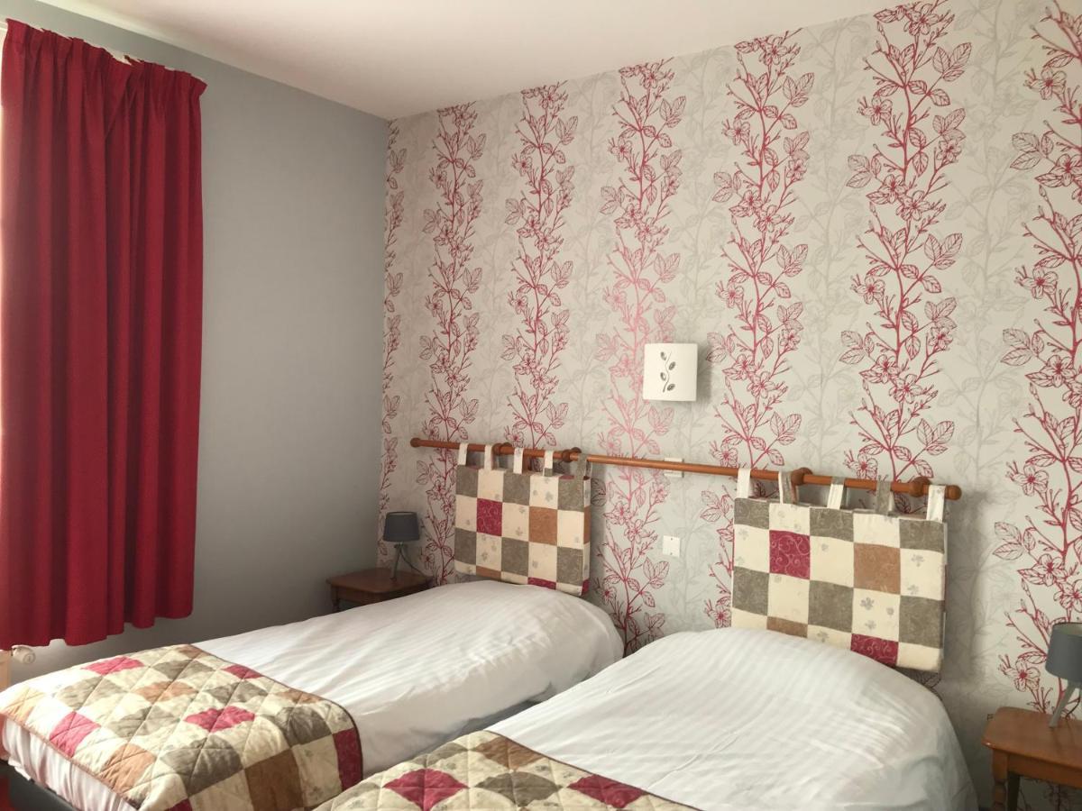 Logis La Villa Des Houx Aumale ภายนอก รูปภาพ